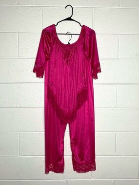 < Vintage Jill Andrea Pink Nylon Lace Trimmed Pajama Set >